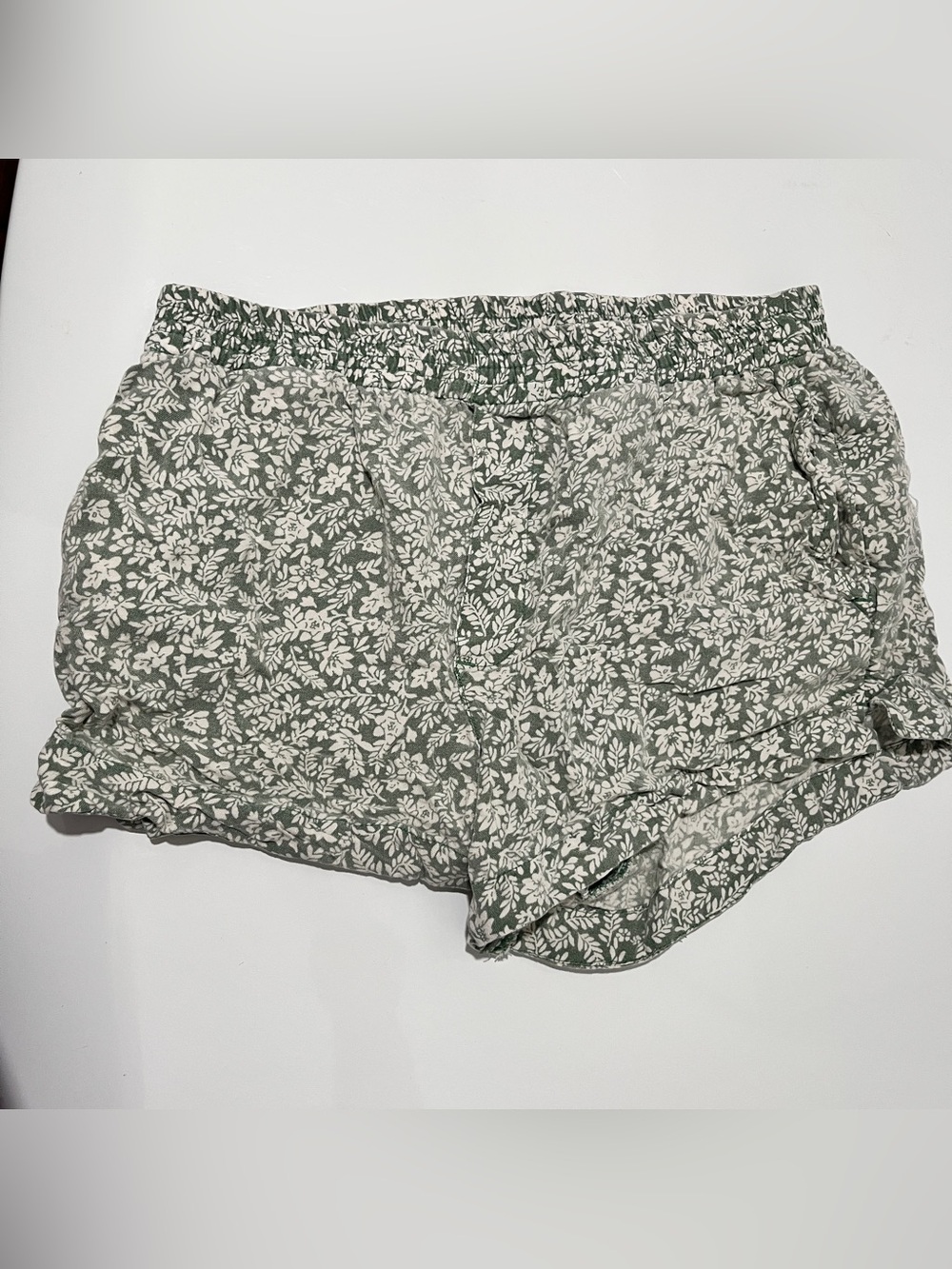 RVCA Green Floral Elastic-Waist Shorts